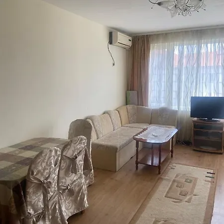 Апартамент Pomorie Apartment