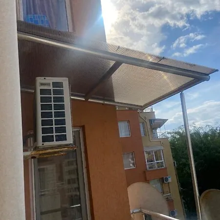 Апартамент Pomorie Apartment